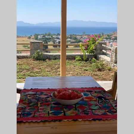 Merkezde Ful Deniz Manzarali Villa