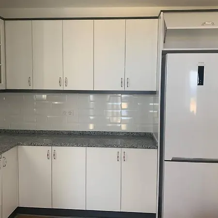 Merkezde Ful Deniz Manzarali Villa